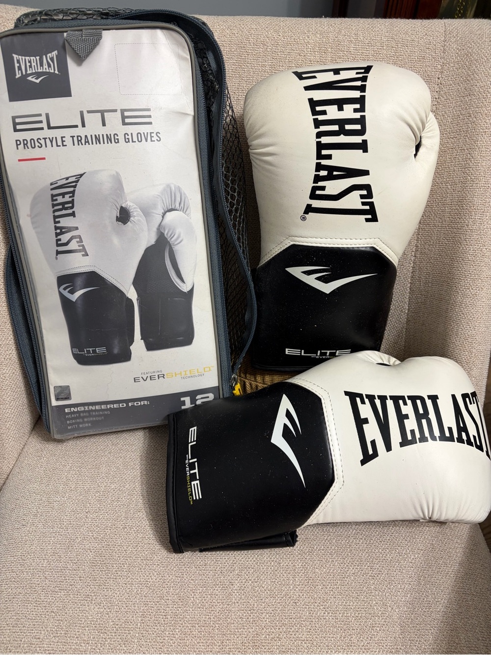 Everlast White & Black Elite ProStyle Training Gloves